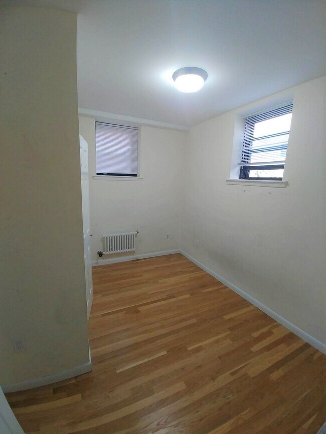 Foto del edificio - 62-60 108th St
