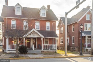 Building Photo - 172 E Main St