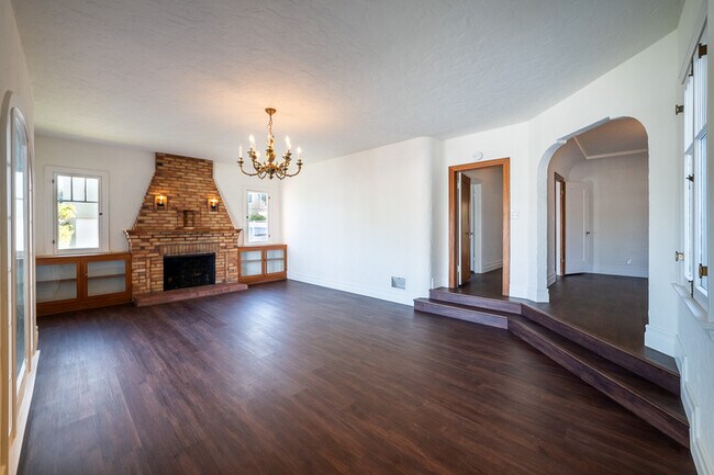 Building Photo - 304 La Veta Ave