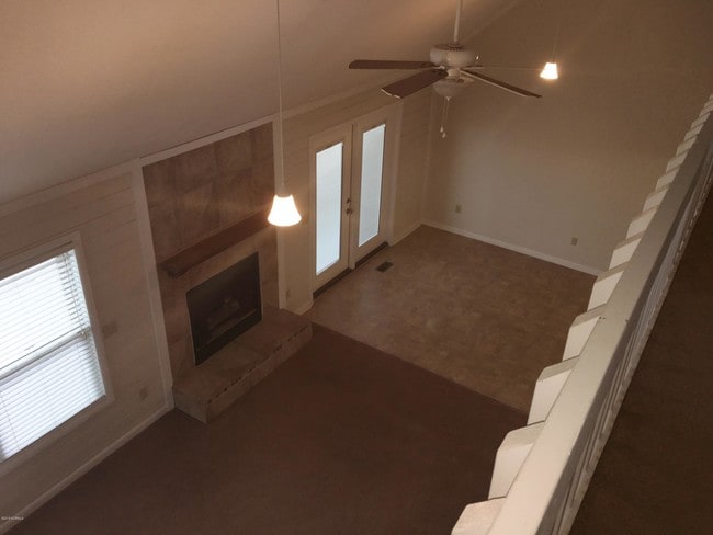 Building Photo - 401 Club Colony Dr