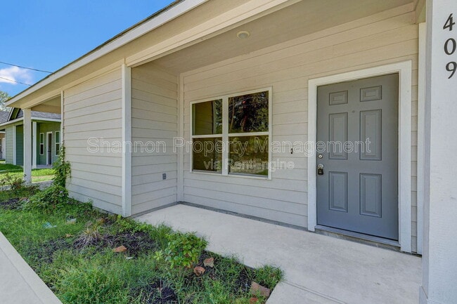 Building Photo - 409 E Avenue G