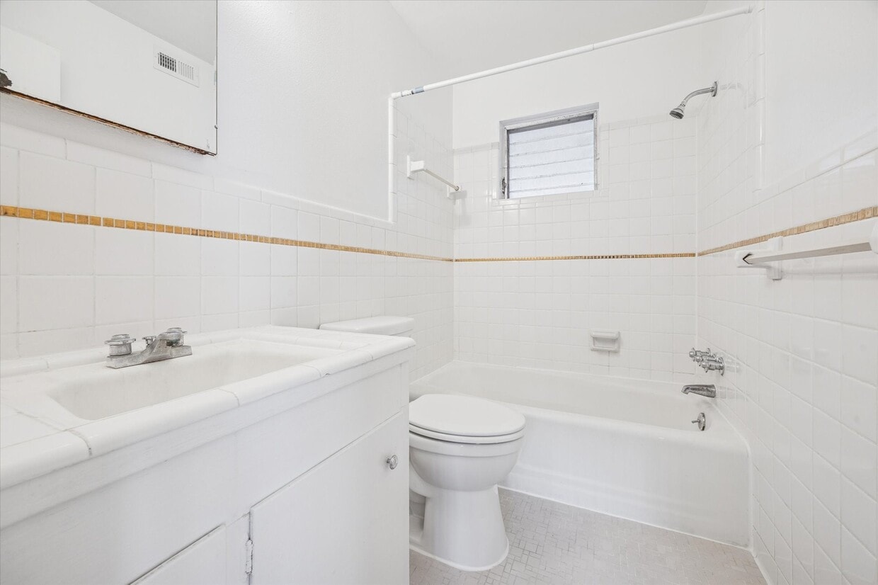 Building Photo - 3703 Roseland St