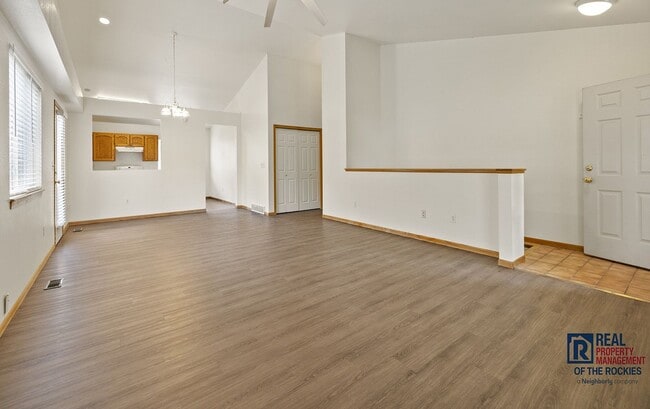 Foto del edificio - Single-Family Luxury: Maintenance-Free Liv...