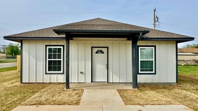 Building Photo - 110 Sterling Dr