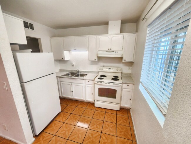 Foto del edificio - 305 N 93rd St