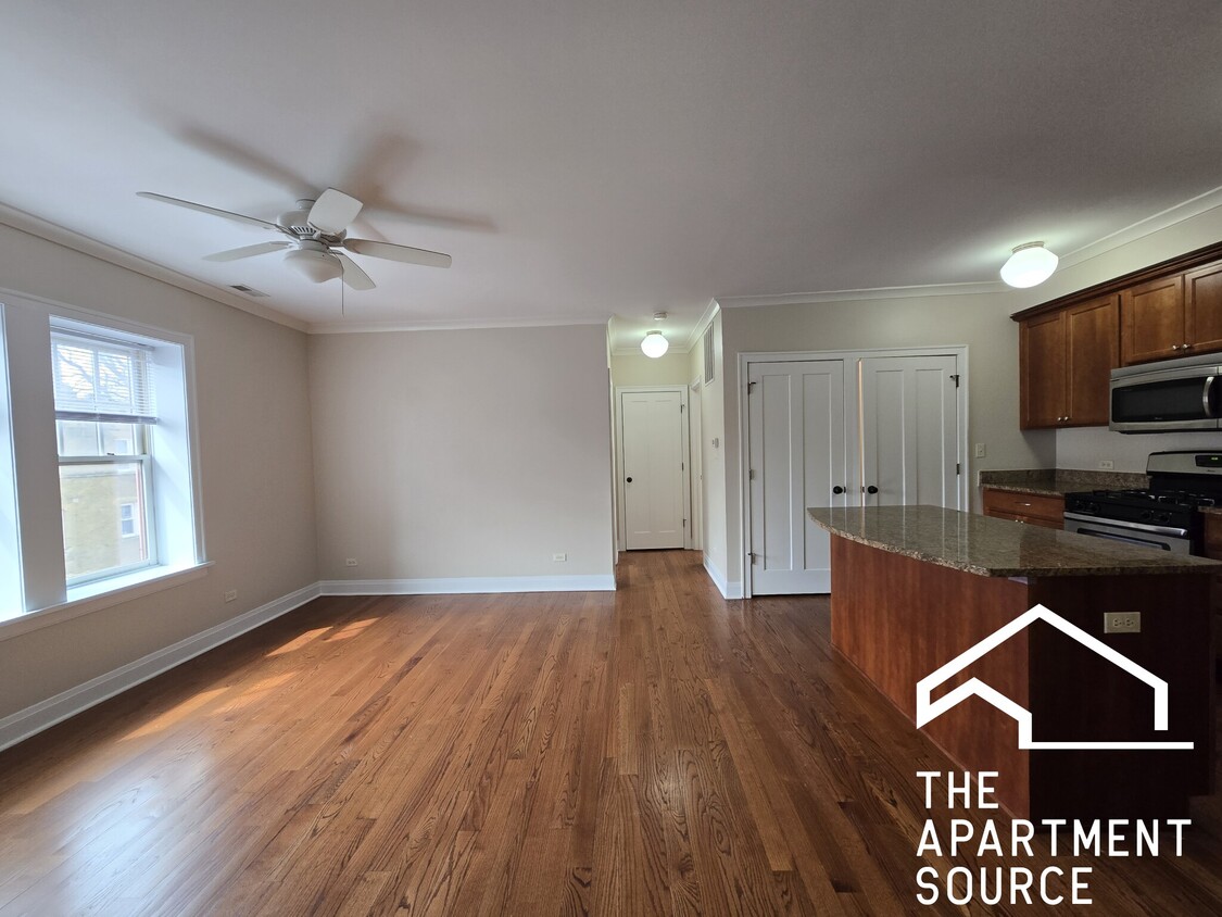 Primary Photo - 2704 W Ainslie St