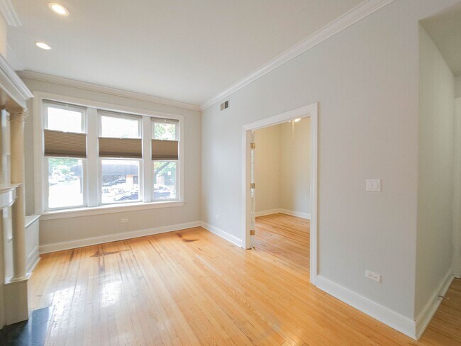 Foto del edificio - 3852 N Southport Ave