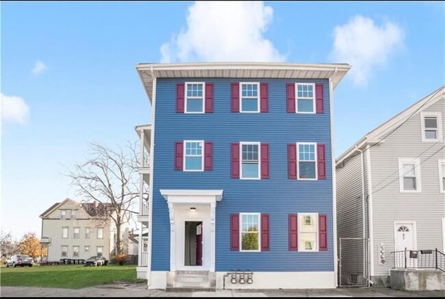 Building Photo - 38 Maple St