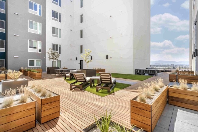 Patio interior - The Edison