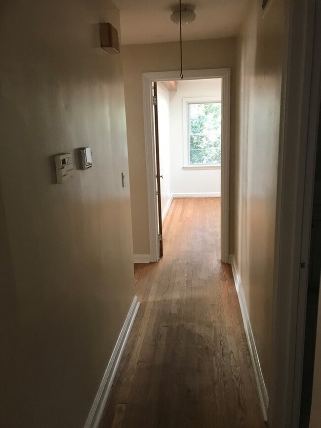 Foto del edificio - 1933 Kilburn Dr NE