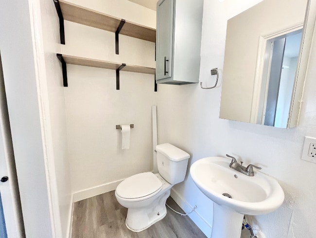 Foto del edificio - 6165 Coldwater Canyon Ave