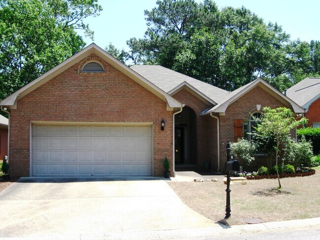 Foto del edificio - Convenient 3BR/2BA in Homewood