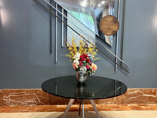 Foto del edificio - 211 E Ohio St