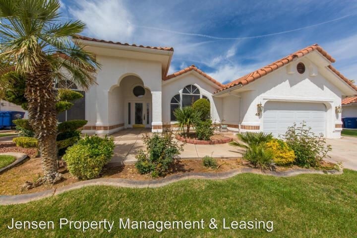 Primary Photo - 150 S Crystal Lakes Dr