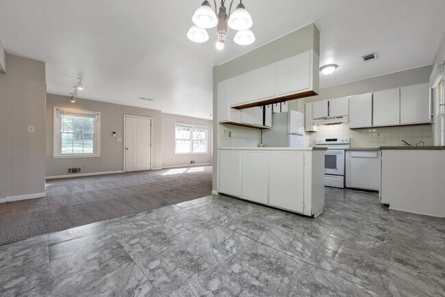 Foto del edificio - 3168 Bluebird Ln