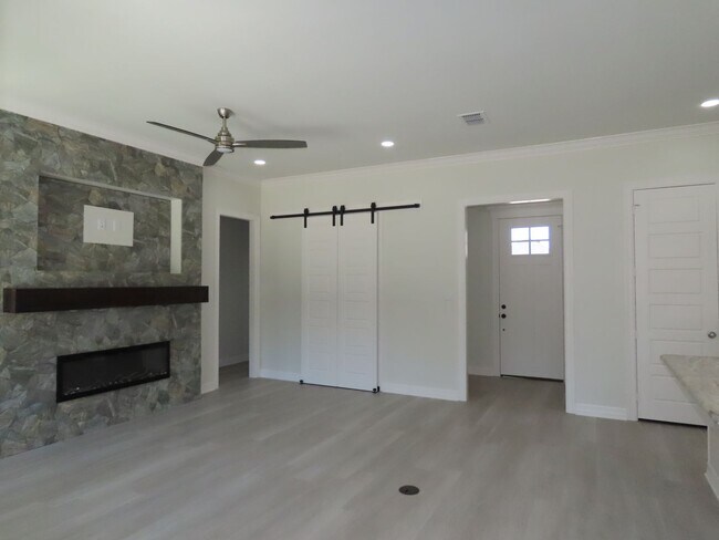 Foto del edificio - Luxurious, Built in 2024!  3 Bedroom, 2 Ba...
