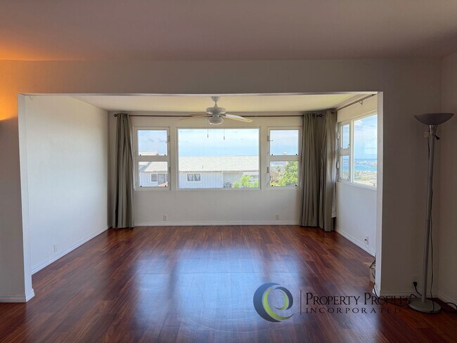Foto del edificio - Newtown 3 Bedroom 3.5 Bath House - Availab...