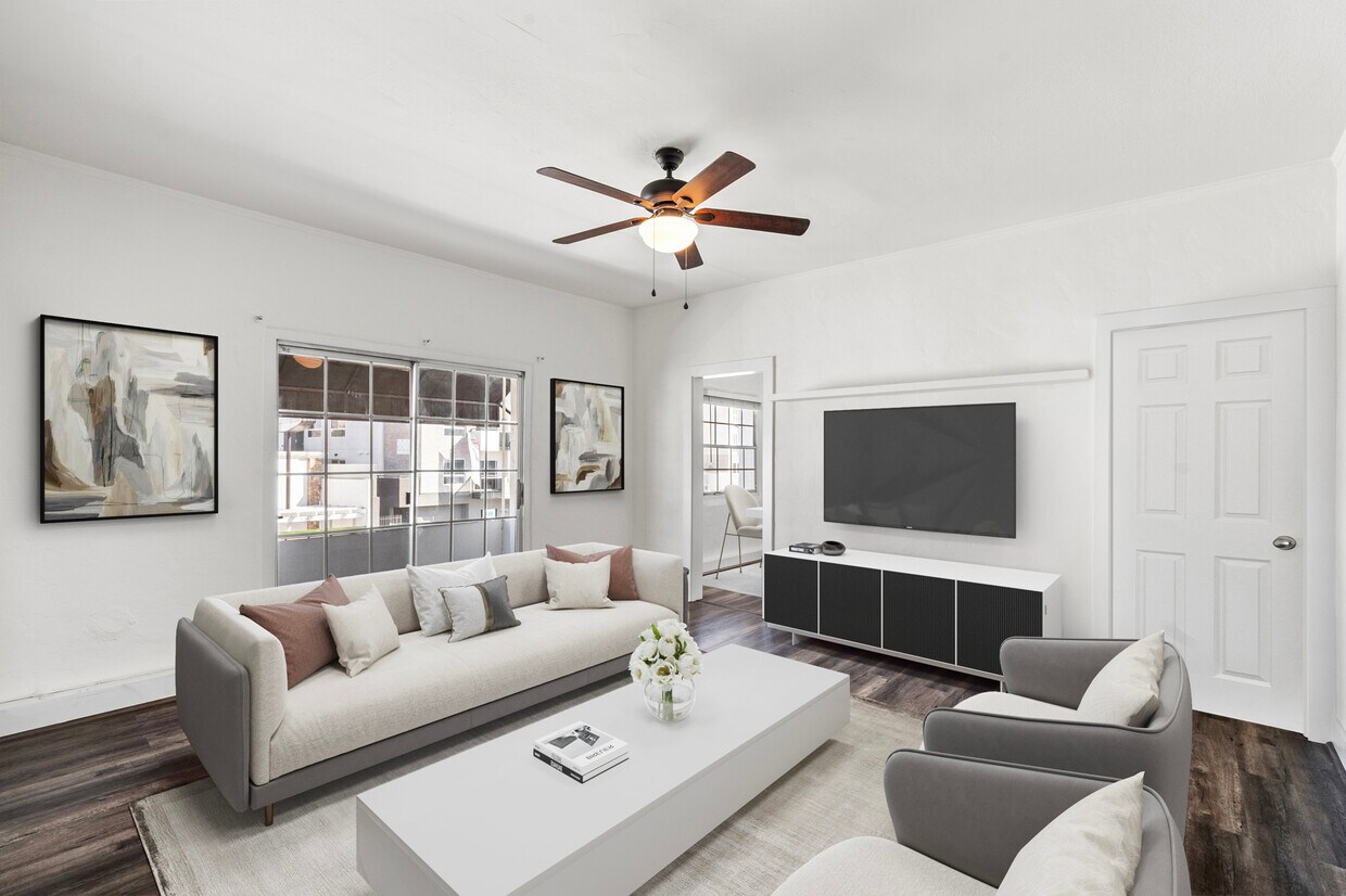 Foto principal - 829 S La Brea Ave