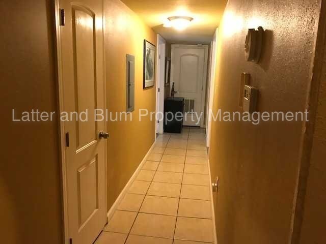 Building Photo - 2613 Dryades St