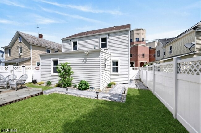 Building Photo - 12 Capner St