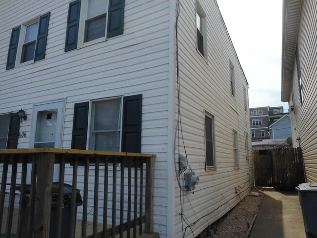 Building Photo - 606 Water St