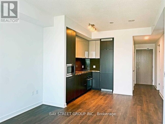 Building Photo - 125-4125 Blue Jays Way