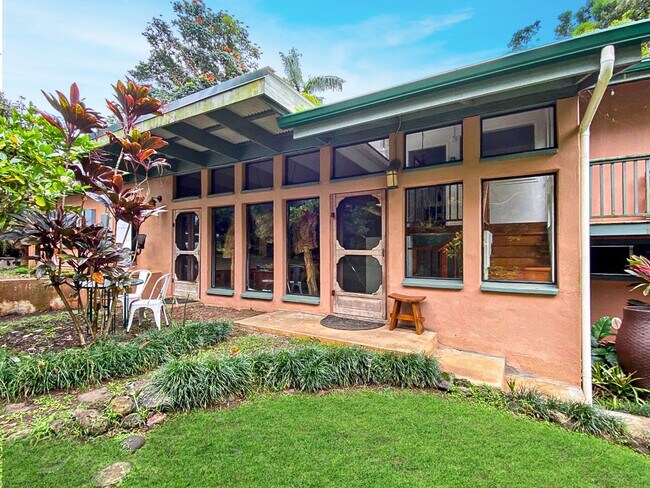 Building Photo - FOR RENT: Private 3 Bed, 2 Bath Custom Tur...