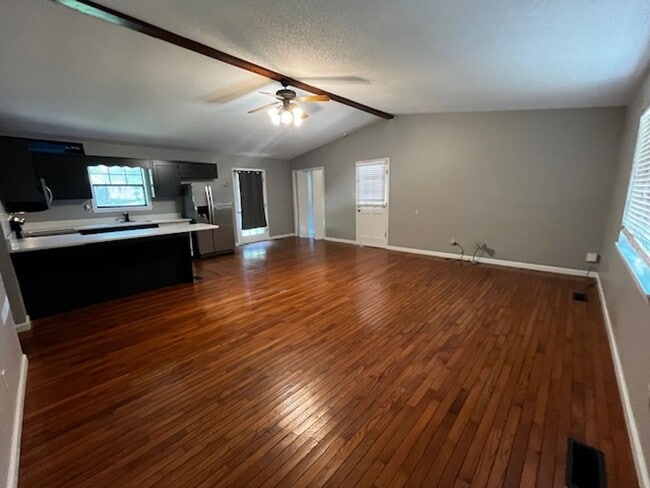 Building Photo - 2 Bedroom 1 Bath House