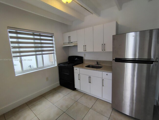 Foto del edificio - 749 NW 60th St