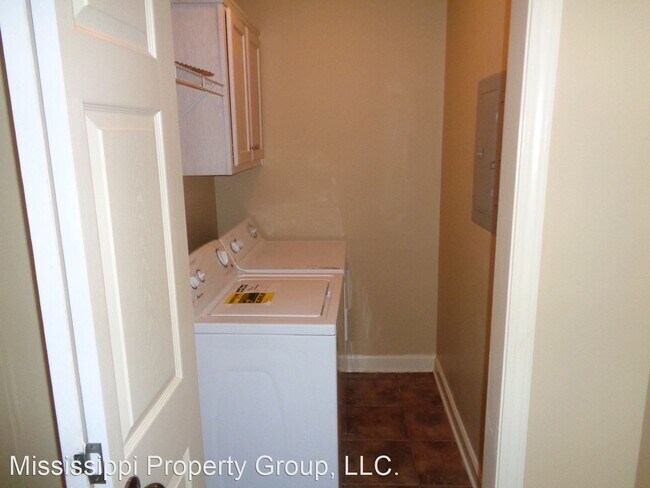 Building Photo - 2 br, 2.5 bath House - 215 Edinburgh Place
