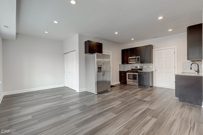 Foto del edificio - 4176 W Montrose Ave