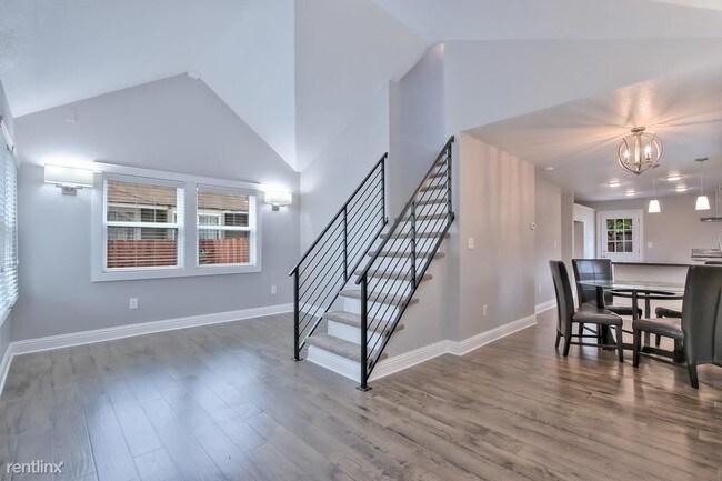 Building Photo - 2 br, 1 bath House - 219 Pearl St