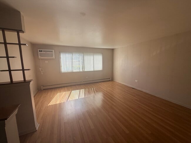 Building Photo - 9575 Maple Dr