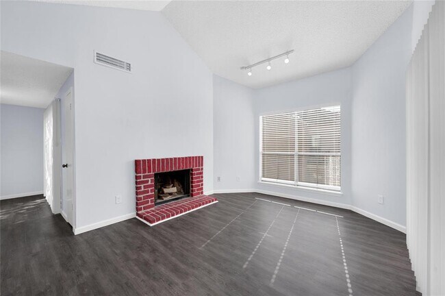 Building Photo - 10124 Waterstone Dr