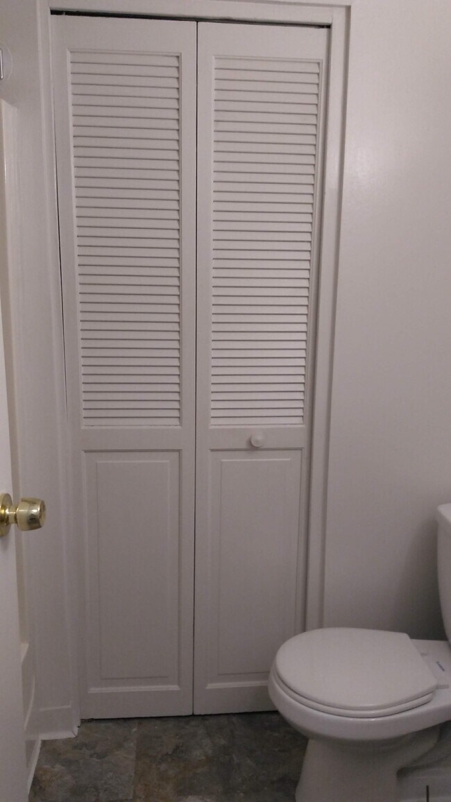 Puerta del lavadero - 8045 Pippin Rd