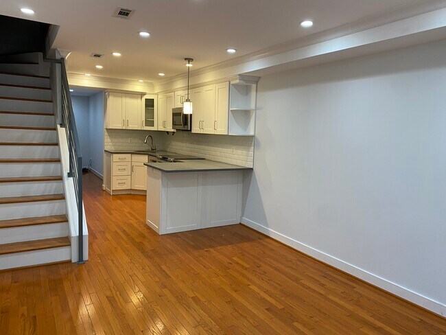 Living & Kitcen - 925 W St NW