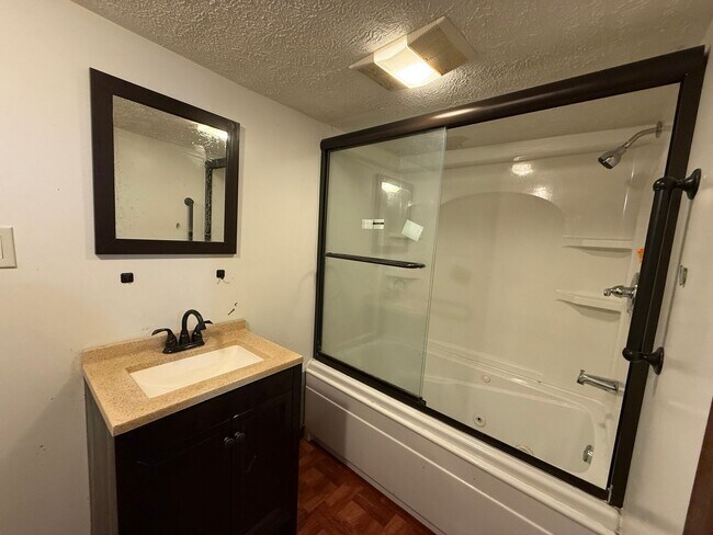 Foto del edificio - Three Bedroom Two Bath Home in Huntington