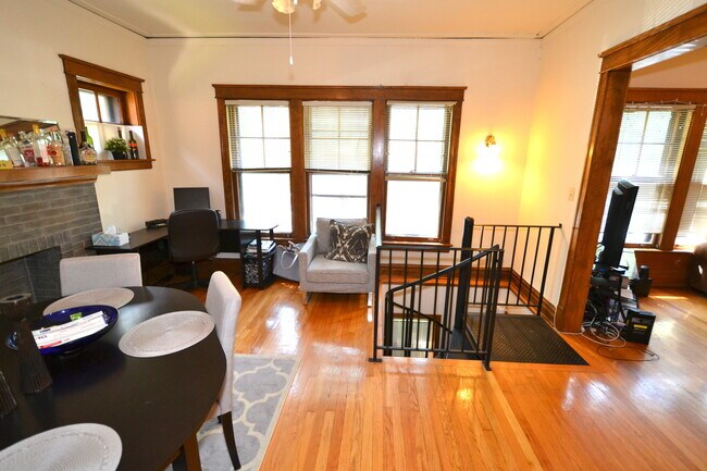 Foto del edificio - 3761 N Lakewood Ave