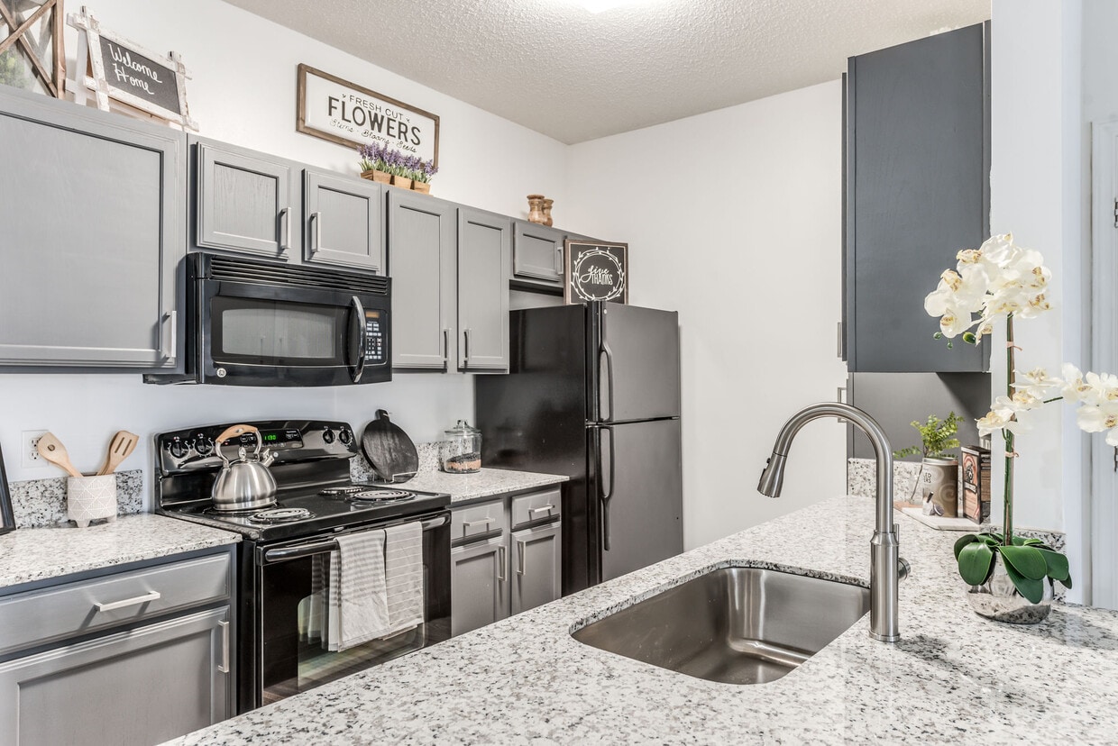 Primary Photo - Luxury Living in Spring! 2/2 Apt ~