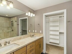 Building Photo - 101 Alturas Dr