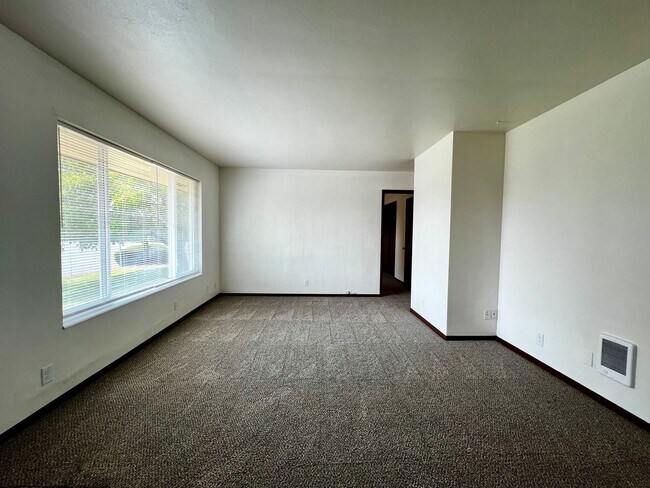 Foto del edificio - 1131-1133 Stewart Ave