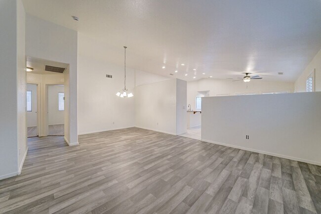 Foto del edificio - AVAILABLE NOW IN ESTRELLA MOUNTAIN RANCH!!!