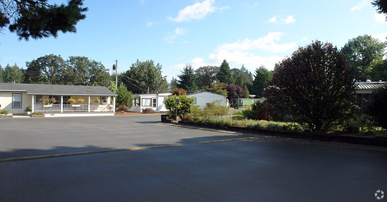 Building Photo - 930 Trosper Rd SW