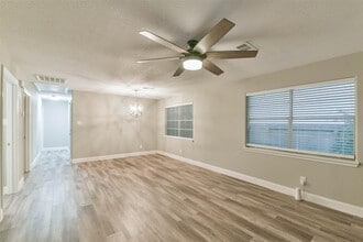 Building Photo - 704 E 37th St