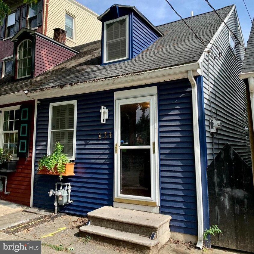 Primary Photo - 231 E Chestnut St
