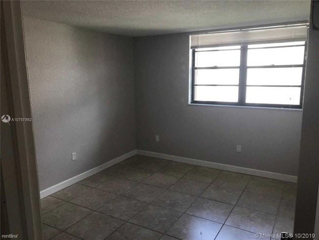 Building Photo - 2 br, 1 bath Condo - 3601 SW 117 Ave 9-307