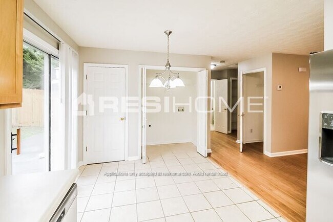 Building Photo - 444 Spring Head Ct
