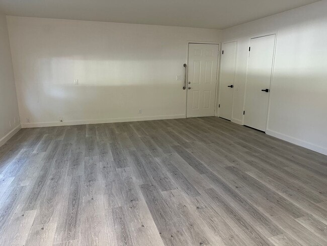 Foto del edificio - 5200 Snow Dr