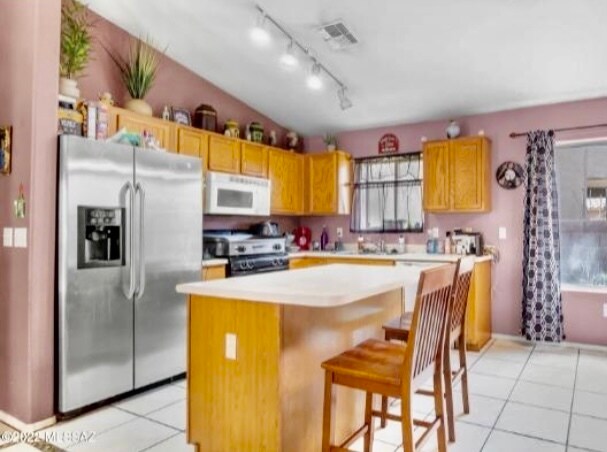Building Photo - A cozy house with 3 beds and 2 bath in Coy...