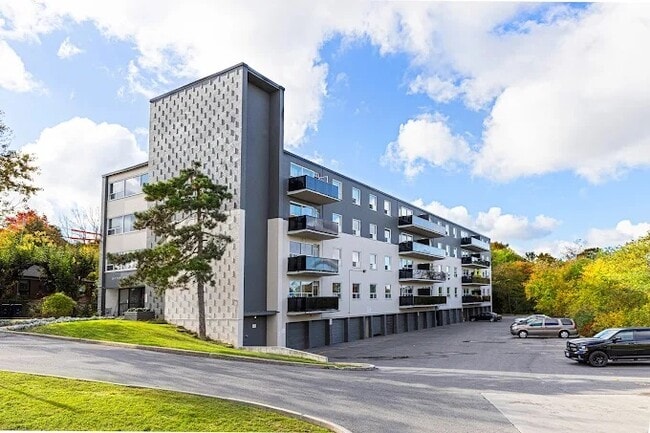 Building Photo - 18 & 20 Skipton Crt